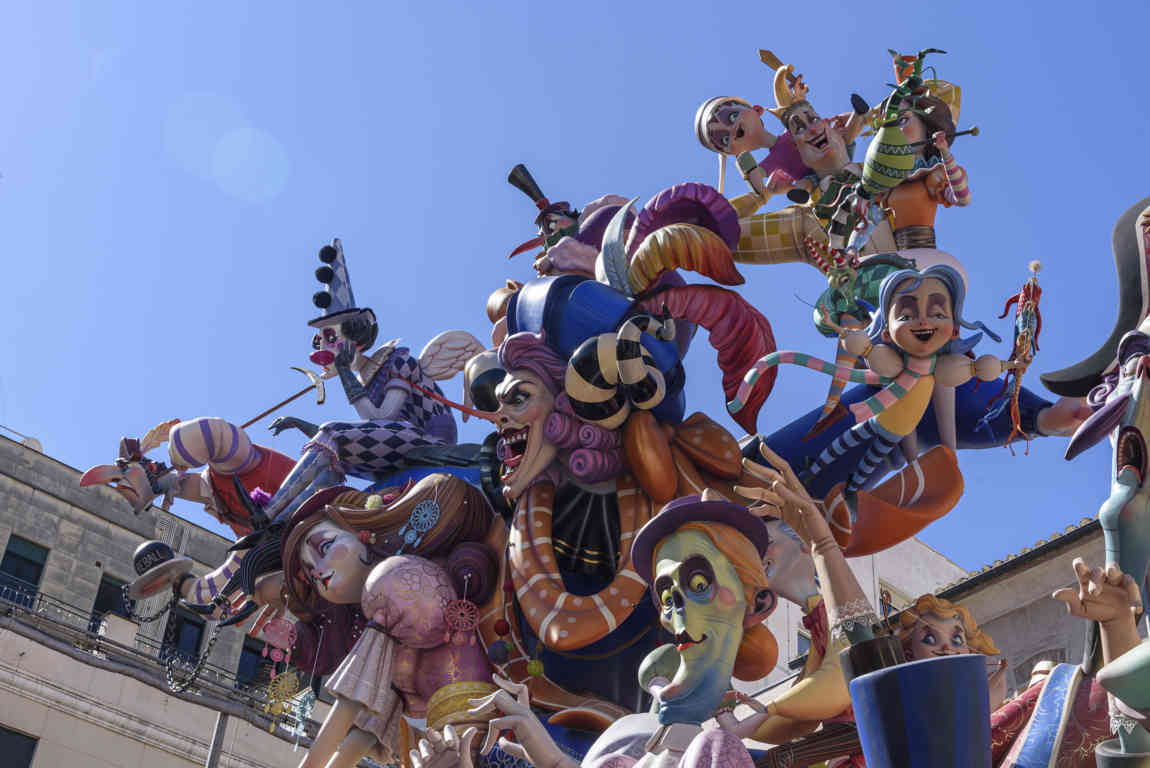 Valencia - fallas 2023 - 2 premio - falla plaza del Pilar - We will survive 09.jpg